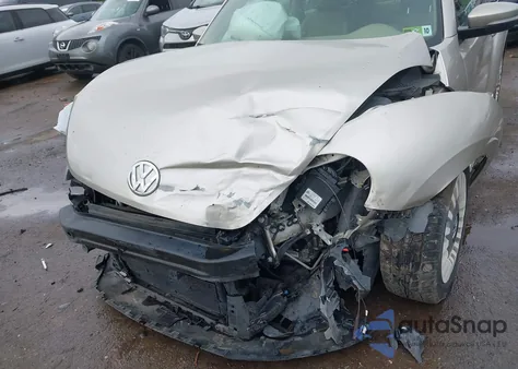 2013 Volkswagen Beetle 2.5L z USA, uszkodzony, nr VIN 3VWJX7AT0DM682590